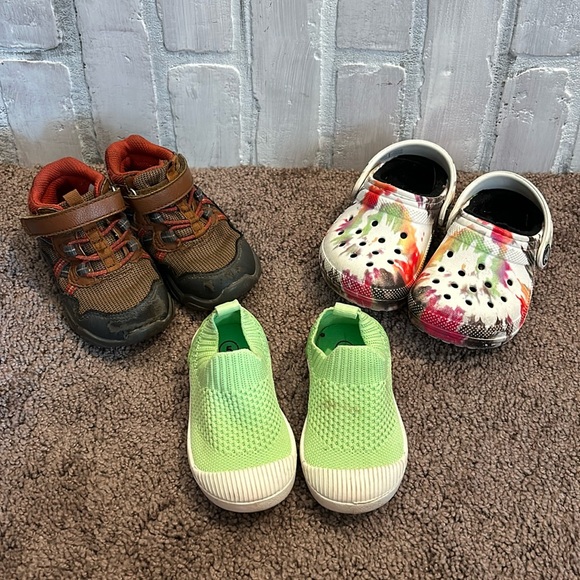 Toddler boys boots crocs and sneakers size 5 shoe bundle!! - Picture 1 of 4